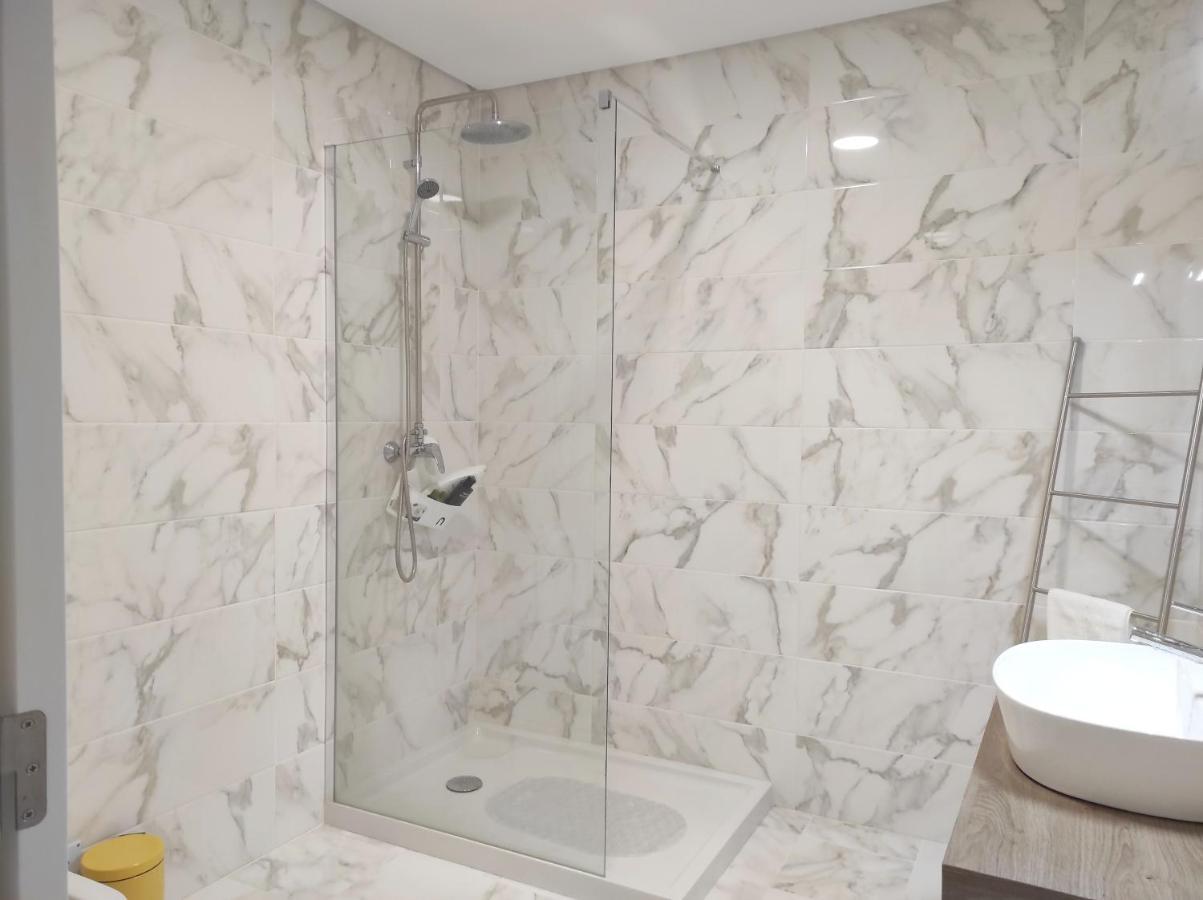 Hall 92 Quartos Com Wc Em Moradia Com Piscina A-Das-Lebres 로르스 외부 사진