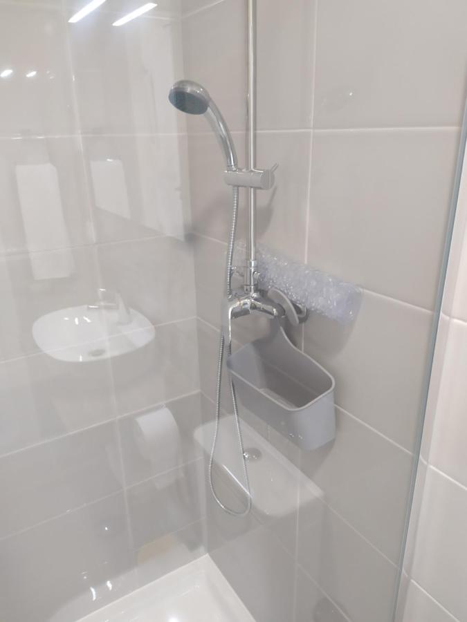 Hall 92 Quartos Com Wc Em Moradia Com Piscina A-Das-Lebres 로르스 외부 사진