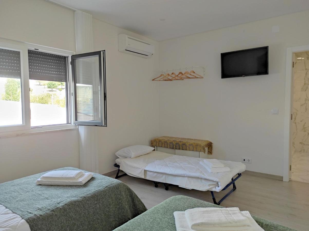 Hall 92 Quartos Com Wc Em Moradia Com Piscina A-Das-Lebres 로르스 외부 사진