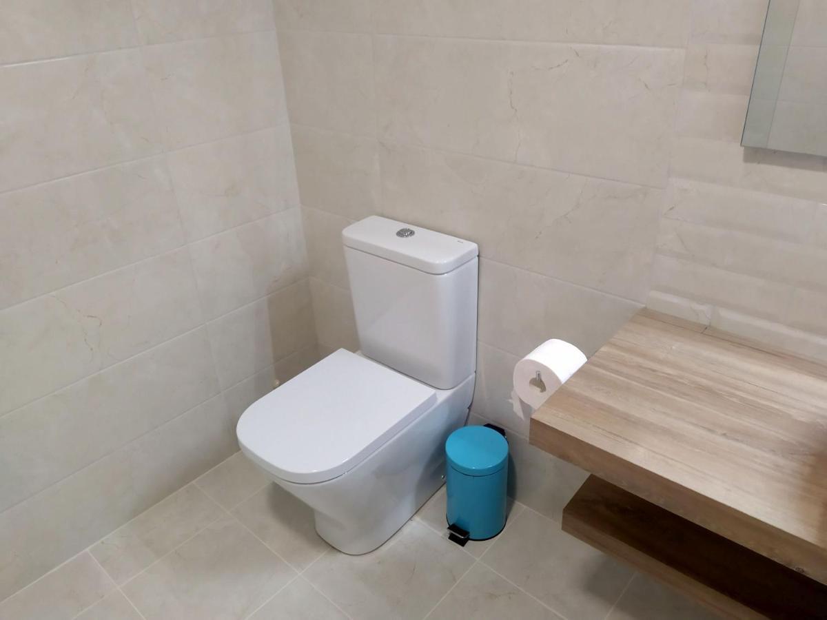 Hall 92 Quartos Com Wc Em Moradia Com Piscina A-Das-Lebres 로르스 외부 사진