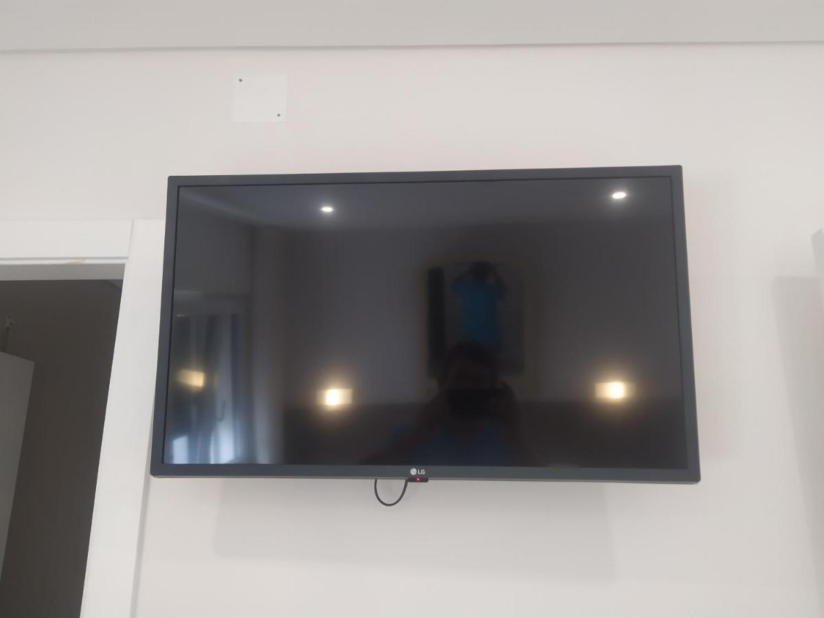 Hall 92 Quartos Com Wc Em Moradia Com Piscina A-Das-Lebres 로르스 외부 사진