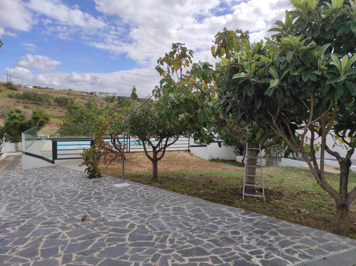 Hall 92 Quartos Com Wc Em Moradia Com Piscina A-Das-Lebres 로르스 외부 사진