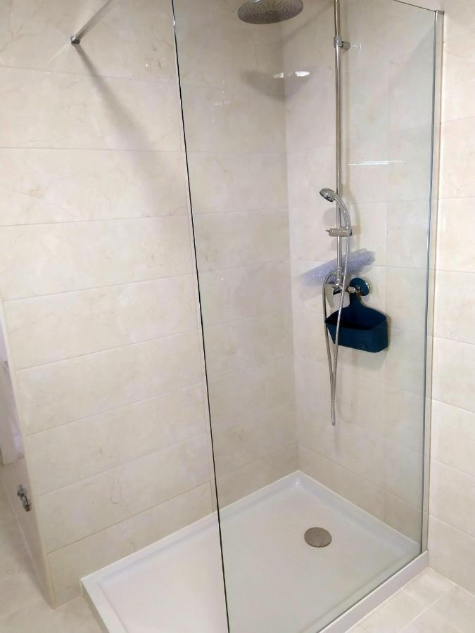 Hall 92 Quartos Com Wc Em Moradia Com Piscina A-Das-Lebres 로르스 외부 사진