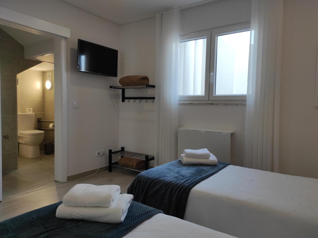 Hall 92 Quartos Com Wc Em Moradia Com Piscina A-Das-Lebres 로르스 외부 사진