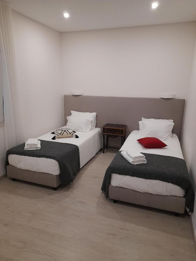 Hall 92 Quartos Com Wc Em Moradia Com Piscina A-Das-Lebres 로르스 외부 사진