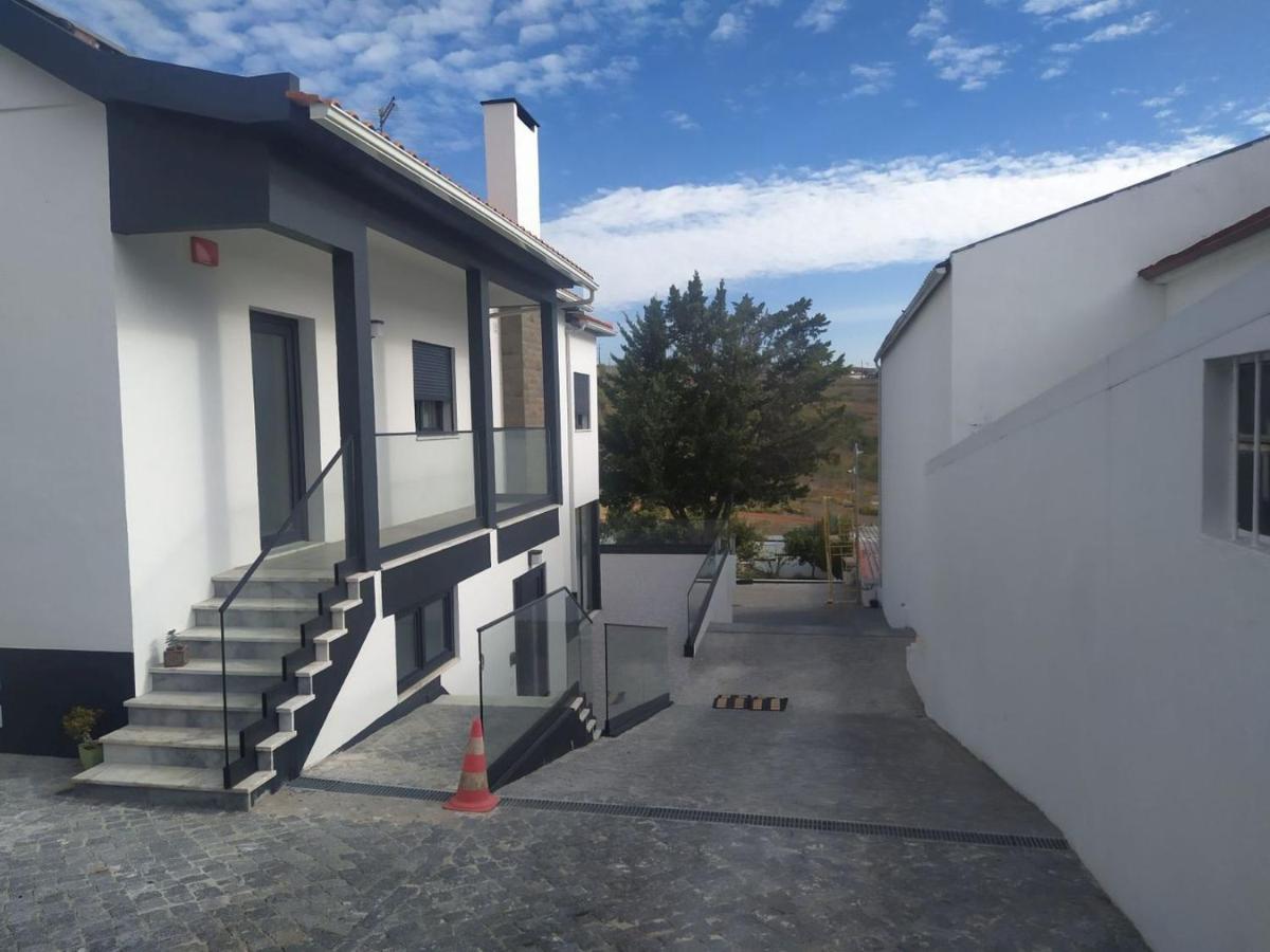 Hall 92 Quartos Com Wc Em Moradia Com Piscina A-Das-Lebres 로르스 외부 사진