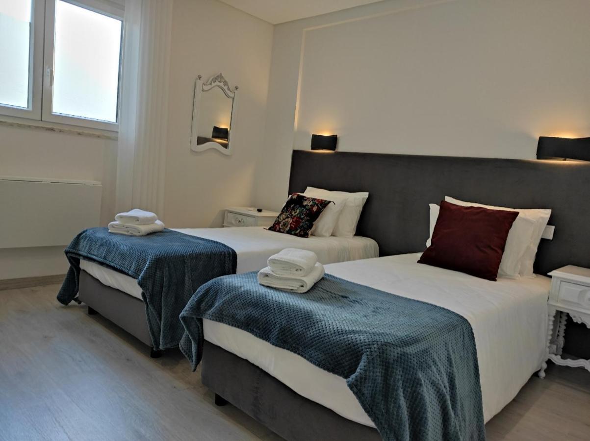 Hall 92 Quartos Com Wc Em Moradia Com Piscina A-Das-Lebres 로르스 외부 사진