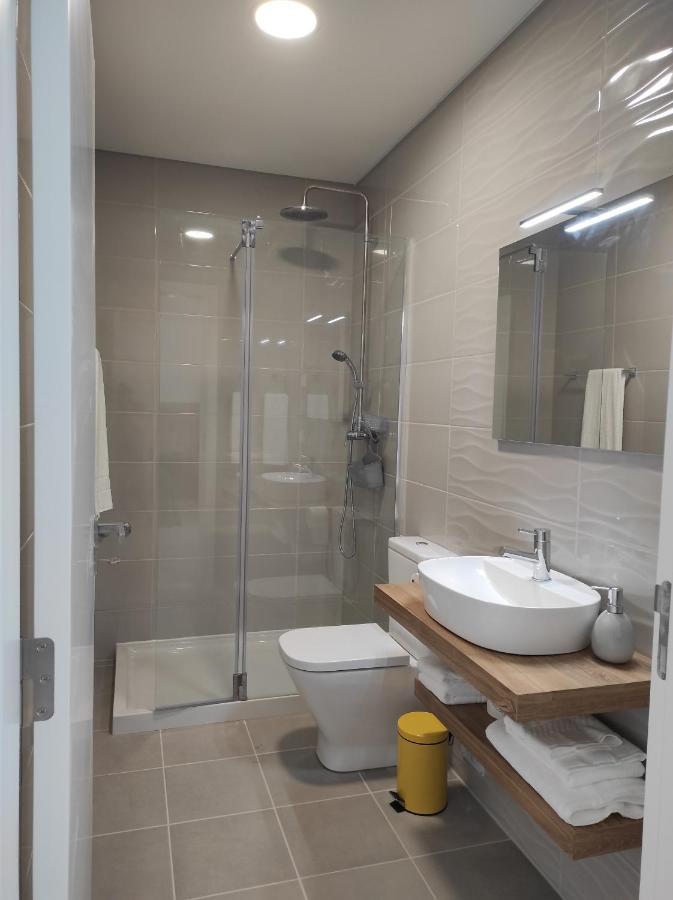 Hall 92 Quartos Com Wc Em Moradia Com Piscina A-Das-Lebres 로르스 외부 사진