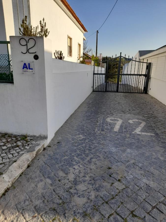 Hall 92 Quartos Com Wc Em Moradia Com Piscina A-Das-Lebres 로르스 외부 사진