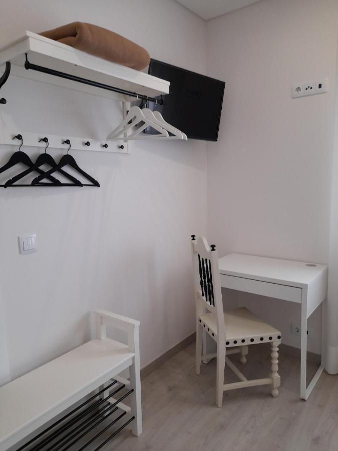 Hall 92 Quartos Com Wc Em Moradia Com Piscina A-Das-Lebres 로르스 외부 사진