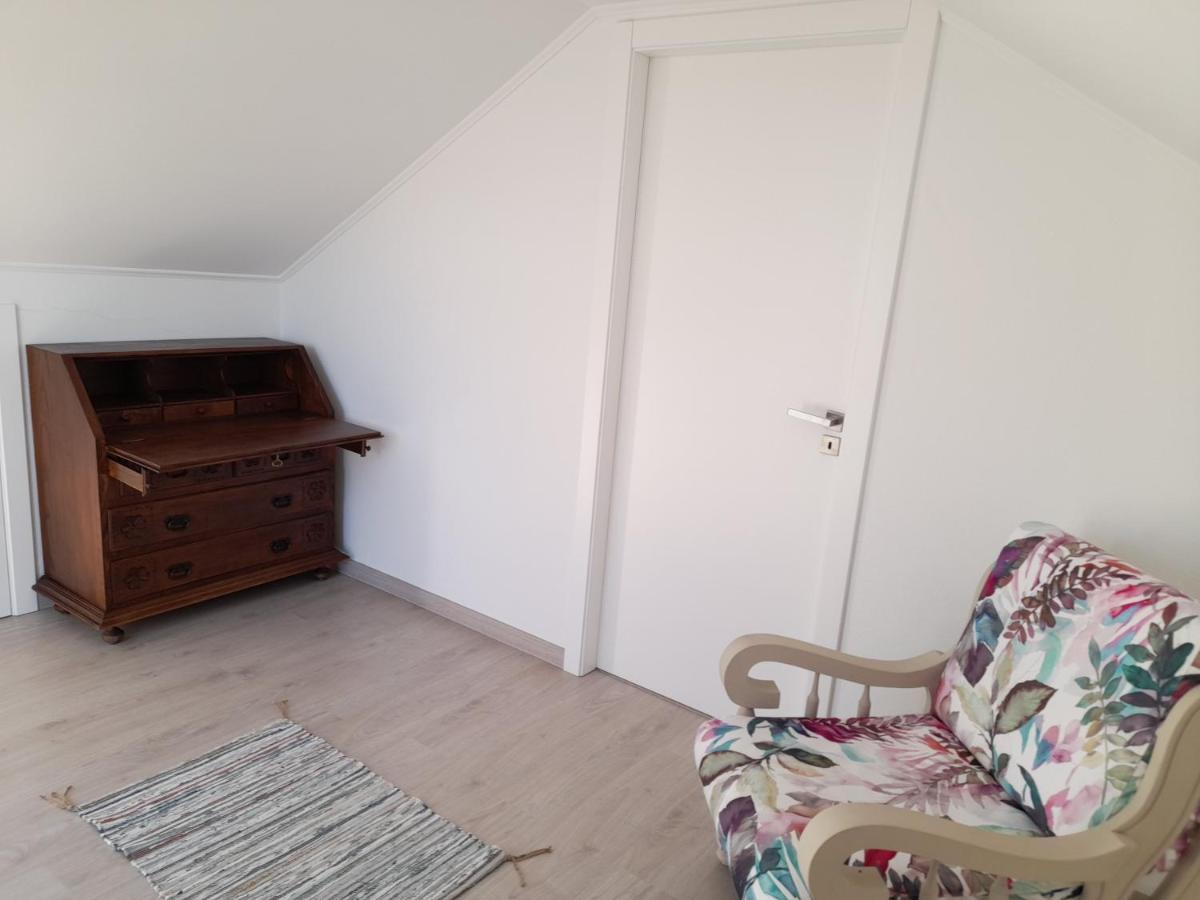 Hall 92 Quartos Com Wc Em Moradia Com Piscina A-Das-Lebres 로르스 외부 사진