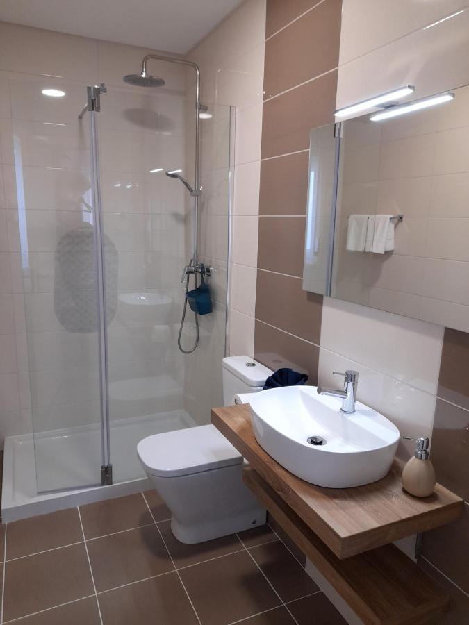 Hall 92 Quartos Com Wc Em Moradia Com Piscina A-Das-Lebres 로르스 외부 사진
