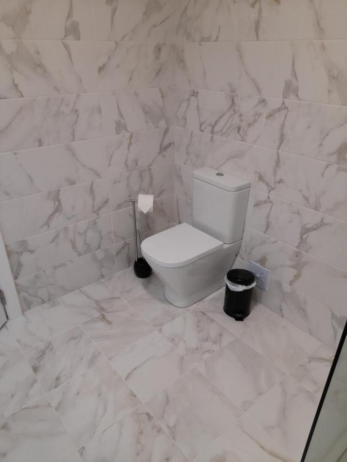 Hall 92 Quartos Com Wc Em Moradia Com Piscina A-Das-Lebres 로르스 외부 사진